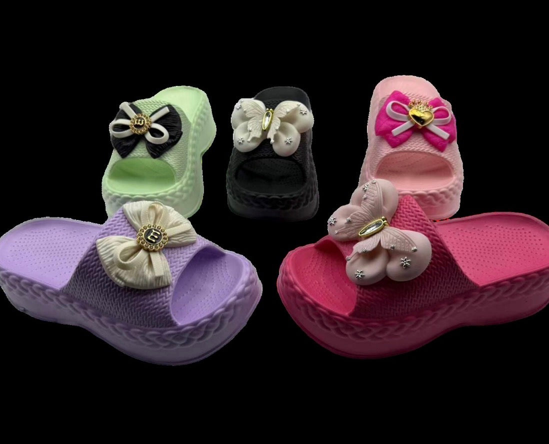 239 - $70 SANDALIAS COLORES CON MOÑO Y PLATAFORMA DAMA (Caja con 60 pares)