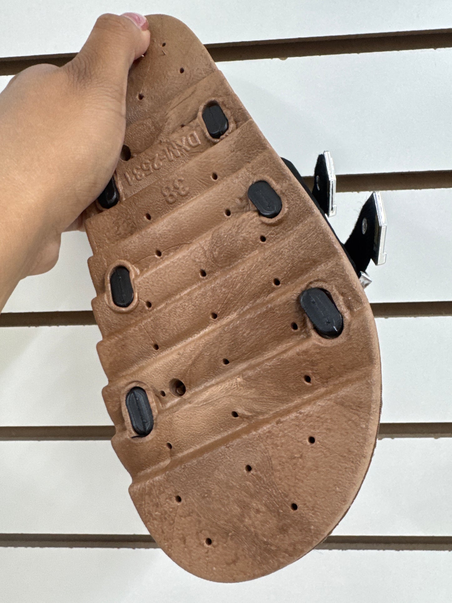 WZX-10032 - $120 por par (Caja con 24 pares) #3-6 Sandalia dama hebillas