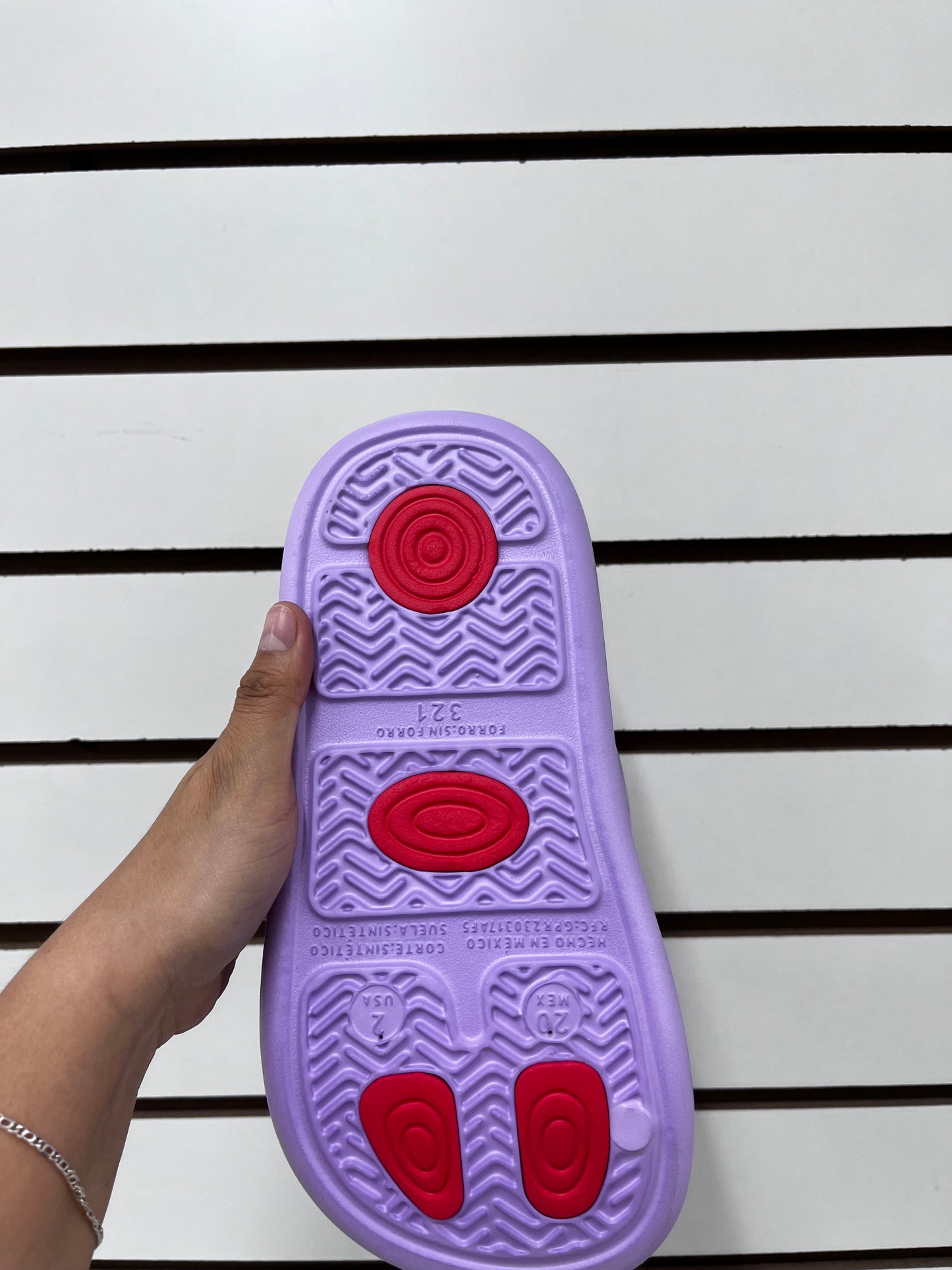 321A1 NINA - $65 por par (Caja con 60 pares) Huntrix kpop chanclas infantiles
