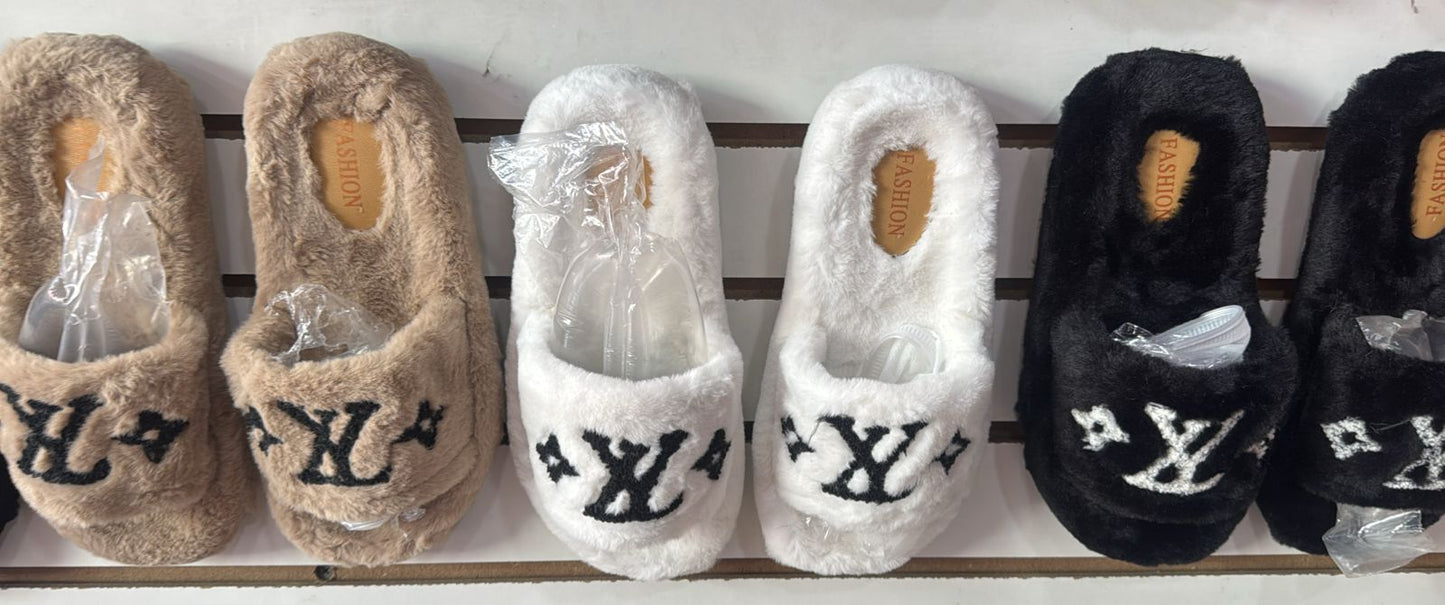 3102- desde $125 por par #4-9 Pantufla Louis Vuitton