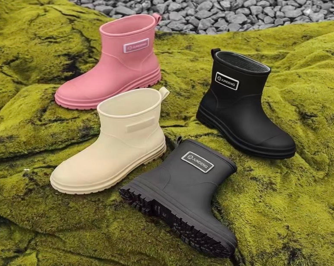 310253 - $155 por par (Caja con 10 pares por color) Bota de lluvia dama