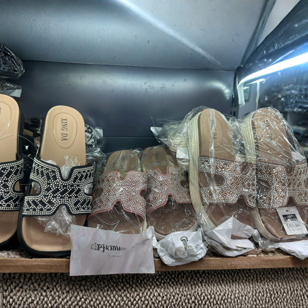 XD180010/02 - $105 SANDALIA DE BRILLOS #3-5.5 (Caja con 36 pares)