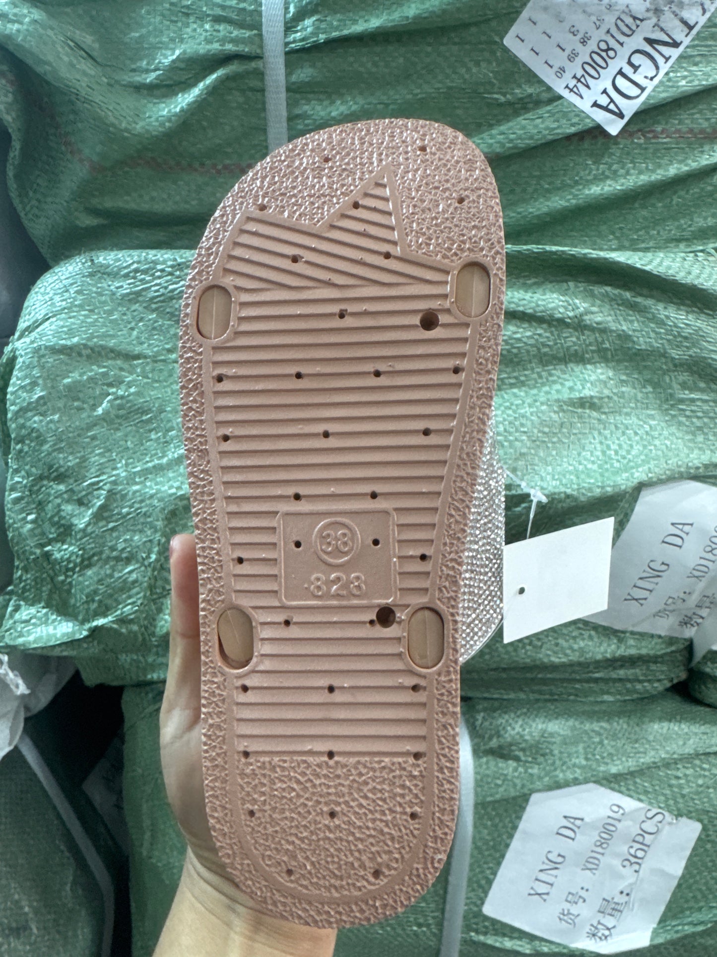 XD180026/02 - $130 SANDALIA DE BRILLOS #3-5.5 (Caja con 36 pares)
