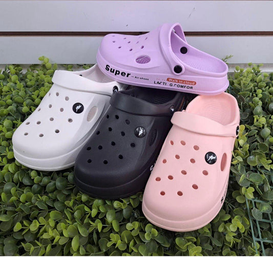 007W - $70 crocs dama (48 pares)