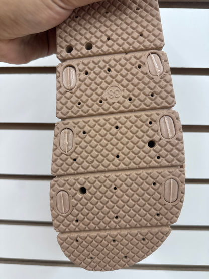 WZX-10028-$120 por par (24 por caja) #3-6 sandalias, piedritas decorativas, hebillas, dama