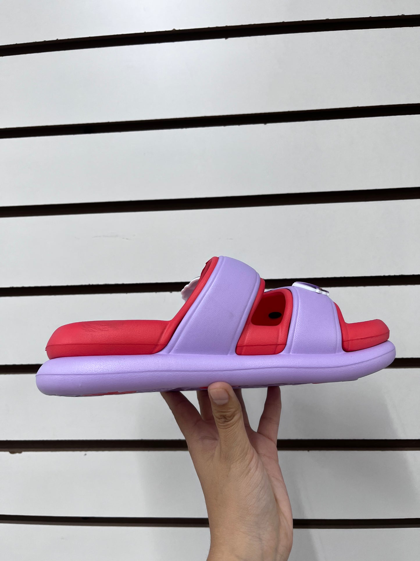 321A1 NINA - $65 por par (Caja con 60 pares) Huntrix kpop chanclas infantiles