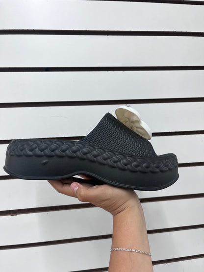 239 - $80 SANDALIAS COLORES CON MOÑO Y PLATAFORMA DAMA (Caja con 60 pares) #3-6