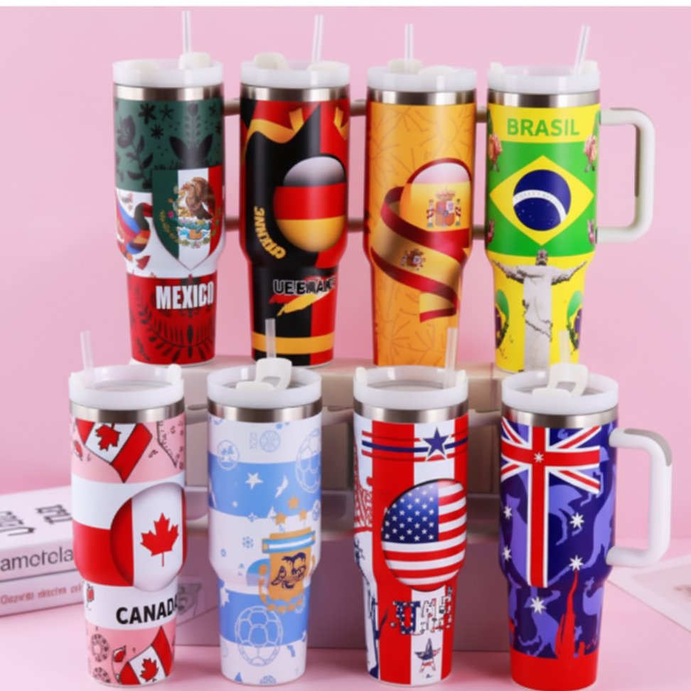 LU88592- $140CU (Caja con 40 piezas) Taza del mundial FIFA 2026 con diseño de coche, acero inoxidable 1.18 litros. GRANDE