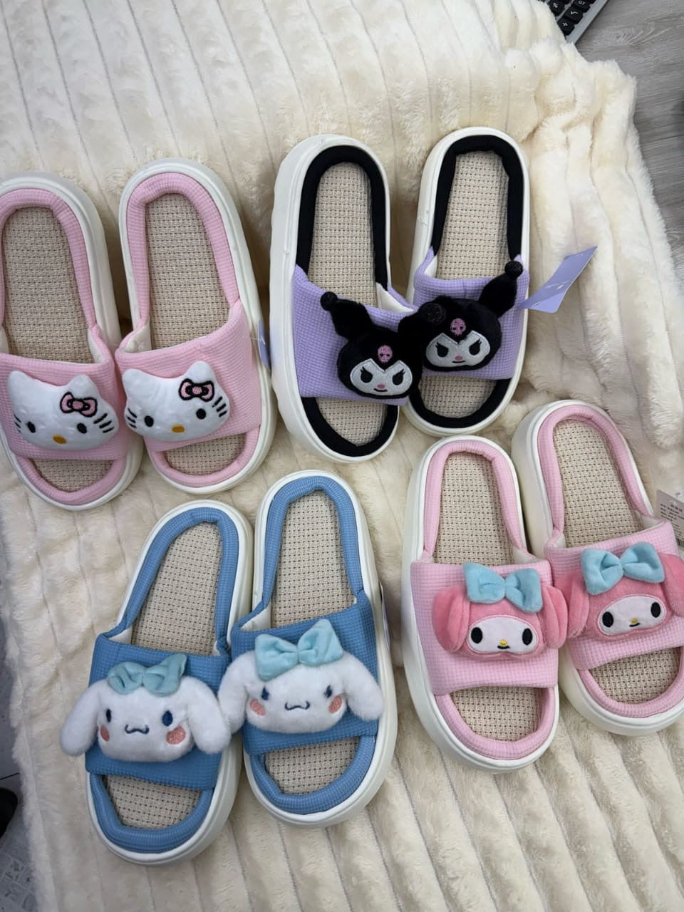 Personajes 06 - $95 PANTUFLA DAMA (caja con 24 pares)