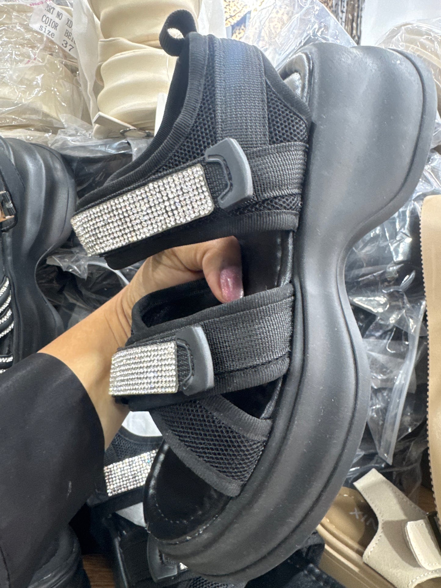 XD180058 - $180 por par (Caja con 24 pares) #3-6 sandalia brillos