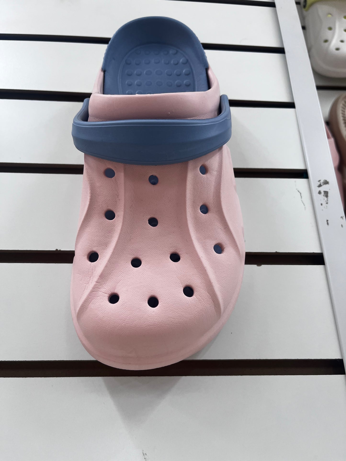 REF-018W-$80 por par (48pzs. Por caja) #3-6 Crocs, dama, comodidad.