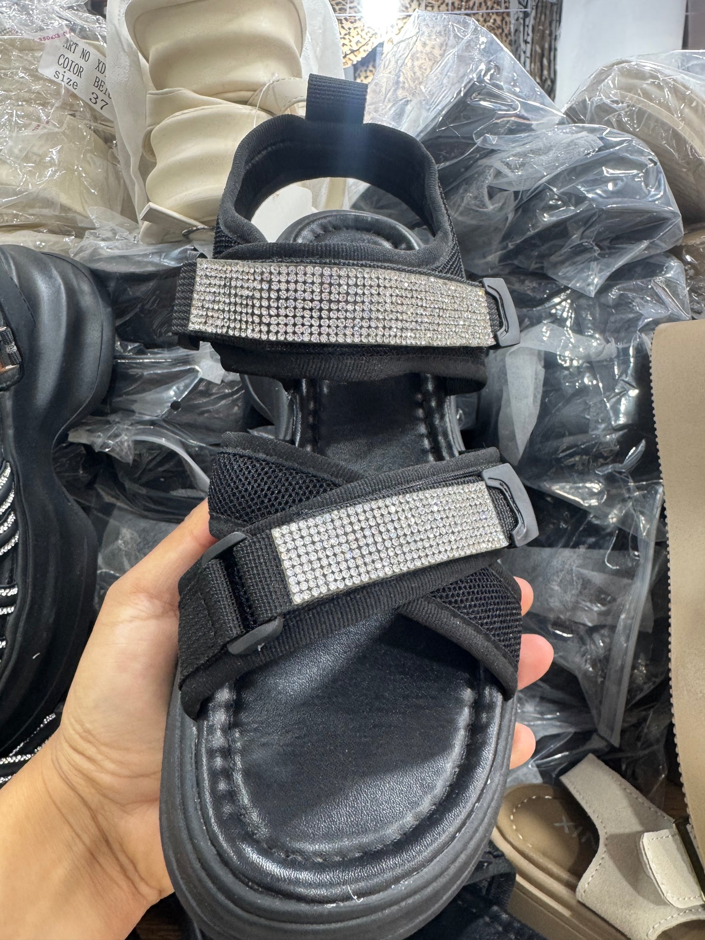 XD180058 - $180 por par (Caja con 24 pares) #3-6 sandalia brillos
