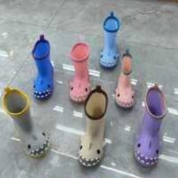 C011 - $95 BOTA DE LLUVIA INFANTIL #26-30