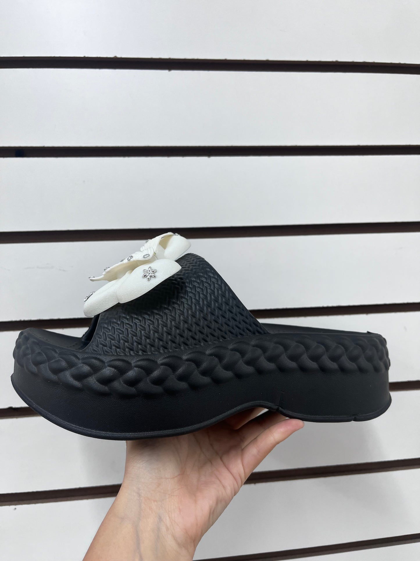 239 - $80 SANDALIAS COLORES CON MOÑO Y PLATAFORMA DAMA (Caja con 60 pares) #3-6