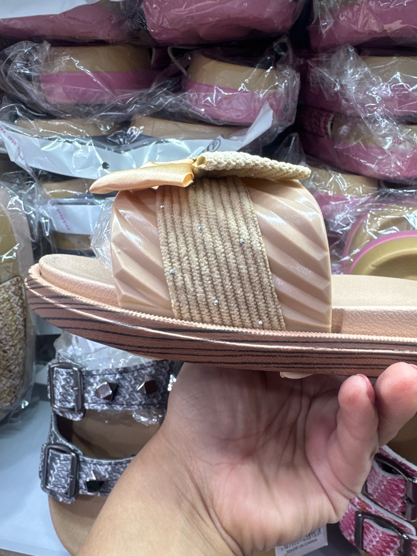 XD180035/02 - $110 SANDALIA DAMA MOÑO (Caja con 36 pares)