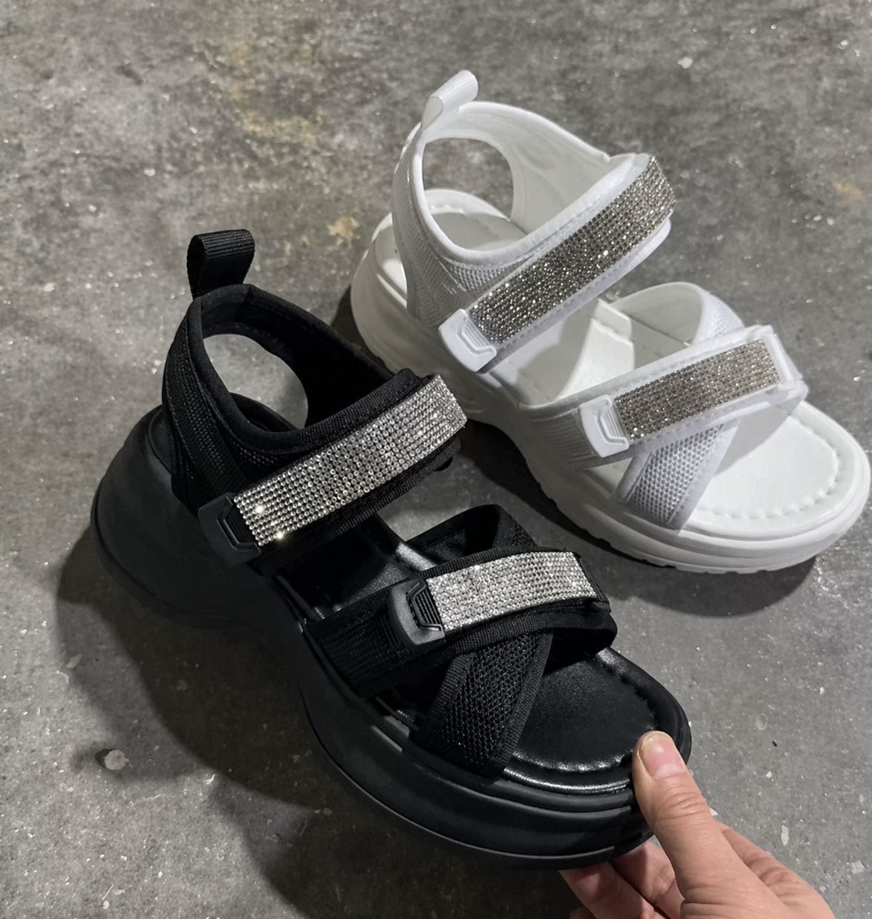 XD180058 - $180 por par (Caja con 24 pares) #3-6 sandalia brillos
